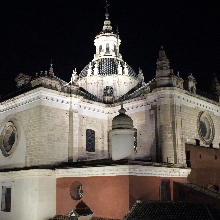 Vue de  Terrasse du l\'Eglise Salvador, la nuit. Duplex anciens quincallerie