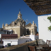 Terraza privada. Atico H-5 antigua ferretería